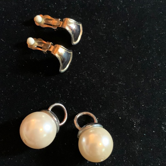 Vintage 90’s statement patina gold tone w removable oversized pearl clip earring - Picture 4 of 4